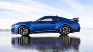 Ford Mustang Dark Horse SC - с боковой стороны