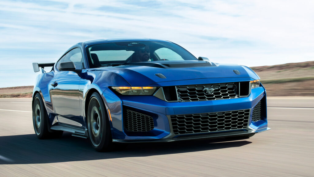 Ford Mustang Dark Horse SC - front