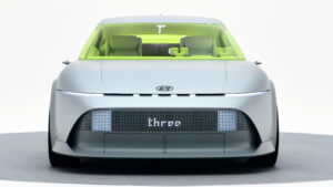 Hyundai Concept Three - полная передняя часть.
