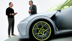 Hyundai Concept Three - интервью с Полом Баркером