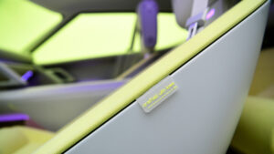 Hyundai Concept Three - ярлык с надписью.