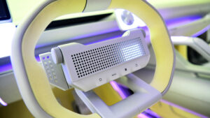 Hyundai Concept Three - рулевое колесо.