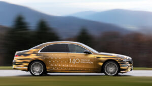 Мерседес S-класс - сбоку.