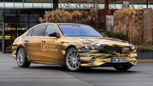 Мерседес S-класс - передняя статическая установка.