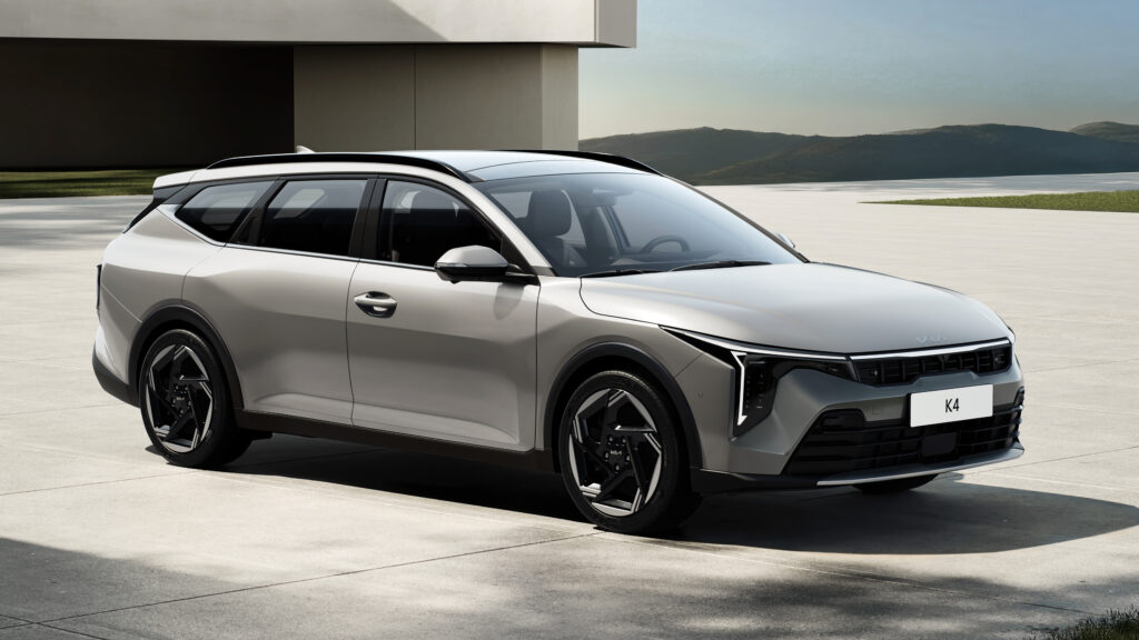 New Kia K4 Sportswagon - front static