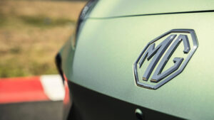 Новый MG4 - передний значок.