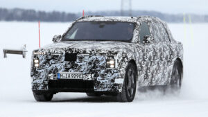 Rolls-Royce Electric SUV - winter testing, front tracking