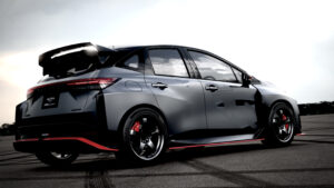 Nissan Aura Nismo RS Concept - задняя часть под углом.