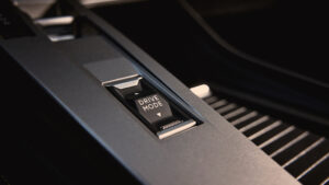 Peugeot E-408 facelift - режим привода.