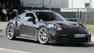 Porsche 911 GT3 RS Facelift - передний угол под углом.