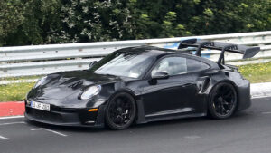 Porsche 911 GT3 RS facelift - передний угол под углом.