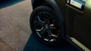 Renault Duster - колесное колесо.