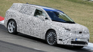 Skoda Vision 7S - семиместный электромобиль с динамическим передним углом.