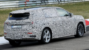 Skoda Vision 7S семиместный электромобиль - динамический задний угол.