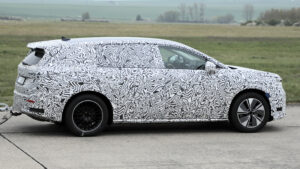 Skoda Vision 7S шпионский выстрел - задняя под углом.