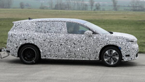 Skoda Vision 7S шпионский снимок - боковой профиль.