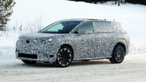 Семиместный электрический внедорожник Skoda - передние повороты в поворотах.