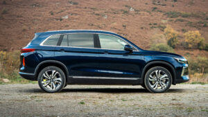 Skywell BE11 - боковой профиль.