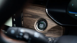 Skywell BE11 - кнопка запуска/остановки.