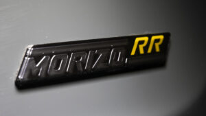 Toyota GR Yaris Morizo RR - значок RR Morizo с надписью "Моризо".