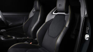 Toyota GR Yaris Morizo RR - передние сиденья.