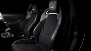 Toyota GR Yaris Sebastien Ogier - передние сиденья