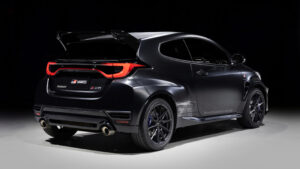 Toyota GR Yaris Sebastien Ogier - задние статические сигналы