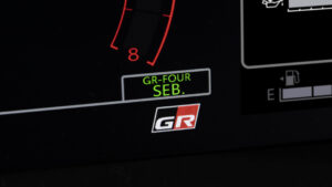 Toyota GR Yaris Sebastien Ogier - графический экран приборной панели.