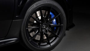 Тойота GR Yaris Sebastien Ogier - колесо колеса