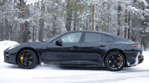 Обновленный Porsche Panamera - боковой профиль.