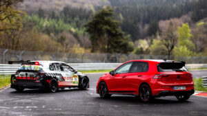 Volkswagen Golf GTI Edition 50 с задней статикой