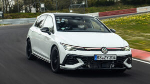 Volkswagen Golf GTI Edition 50 - с белым передним отслеживанием.