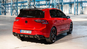 Volkswagen Golf GTI Edition 50 - статический задний 3/4 красный