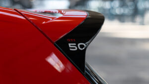 Volkswagen Golf GTI Edition 50 - с задним спойлером