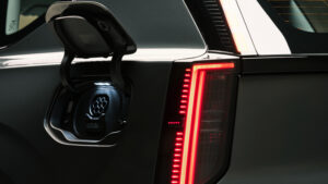 Volvo EX60 - порт зарядки.