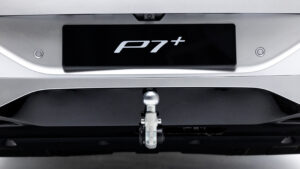 Xpeng P7+ - буксирная арматура.