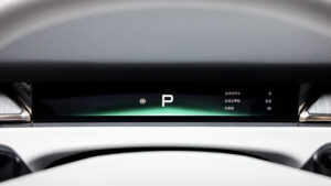 Xpeng P7+ - экран приборной панели.