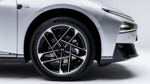 Xpeng P7+ - колесо колеса.