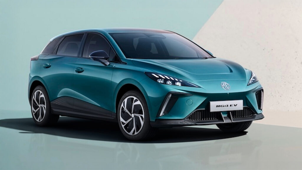 Обновленный MG4 EV получает повышение цены на 3 тыс. £, но все равно дешевле, чем VW ID.3 2026 MG4 EV