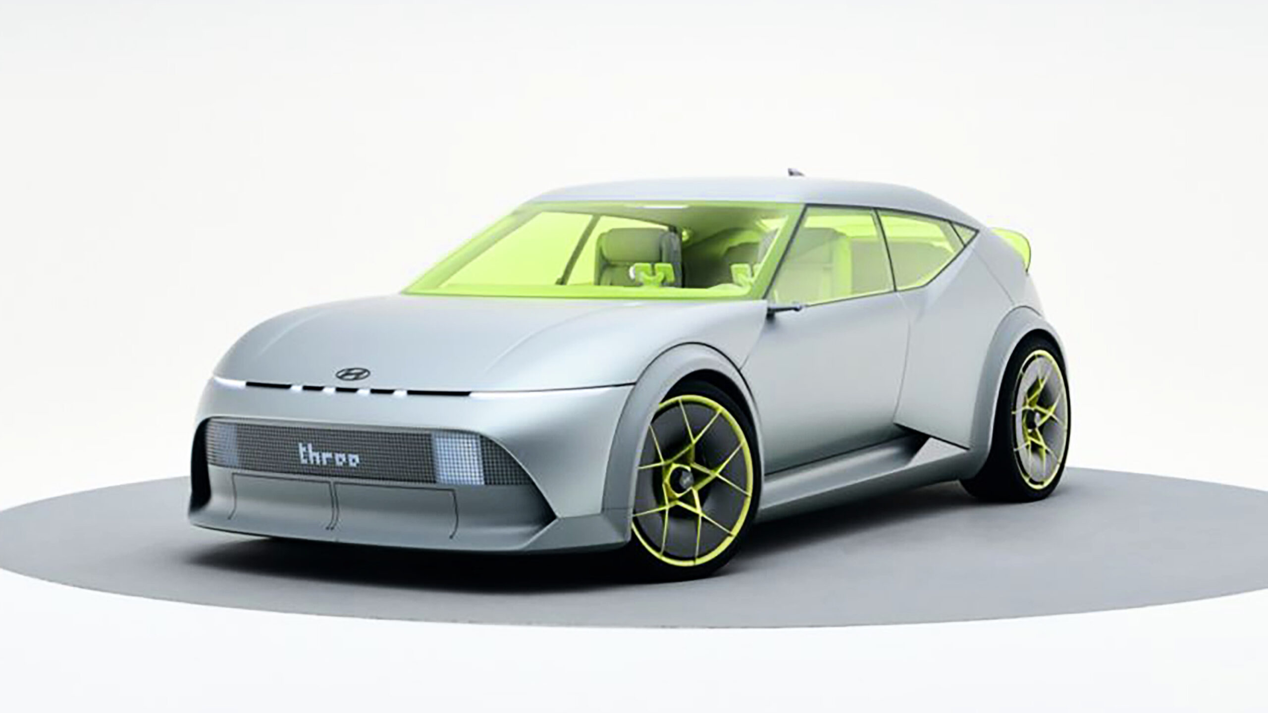 Концепция Hyundai Concept Three - передняя передняя часть.