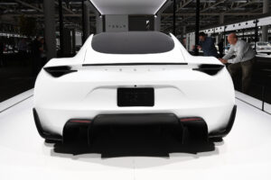 Тесла Родстер - задняя часть.