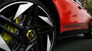 Abarth 600e Competizione - деталь в деталях