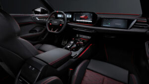 Audi RS 5 Avant - салон с кабиной.