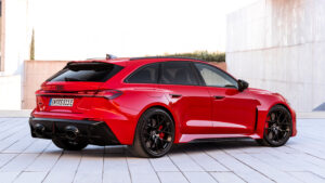 Audi RS 5 Avant с задней статикой.