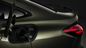 Audi RS 5 - зарядка.