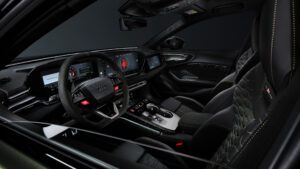 Audi RS 5 - салонный салон.