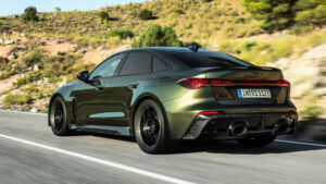 Audi RS 5 - задняя часть.