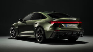 Audi RS 5 - задняя студия.