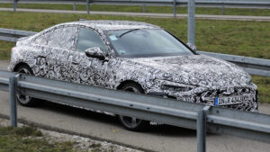 Audi RS5 Avant - динамичный передний угол переднего угла.