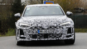 Audi RS5 Avant - передняя часть.